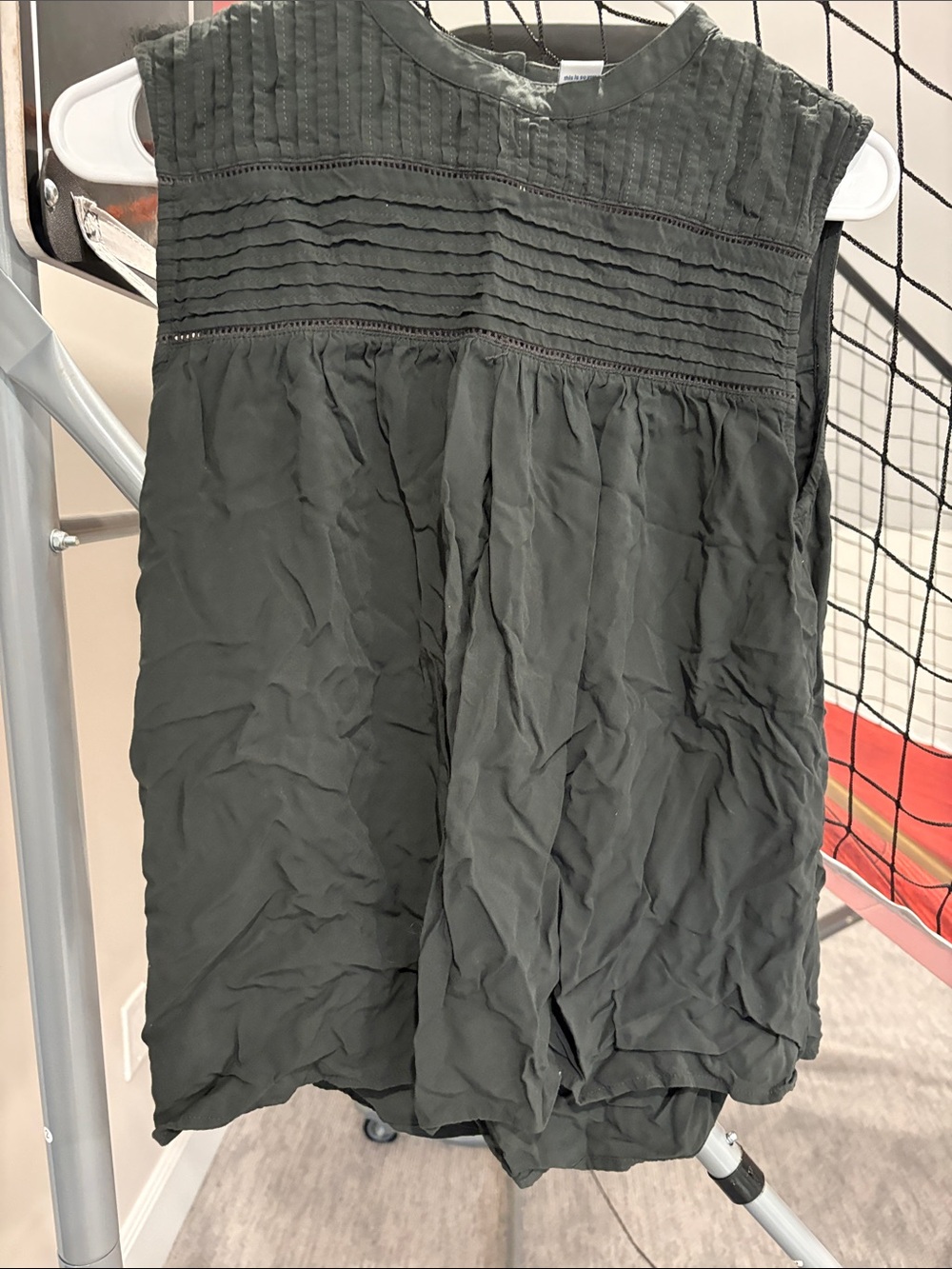 Old Navy charcoal gray sleeveless top